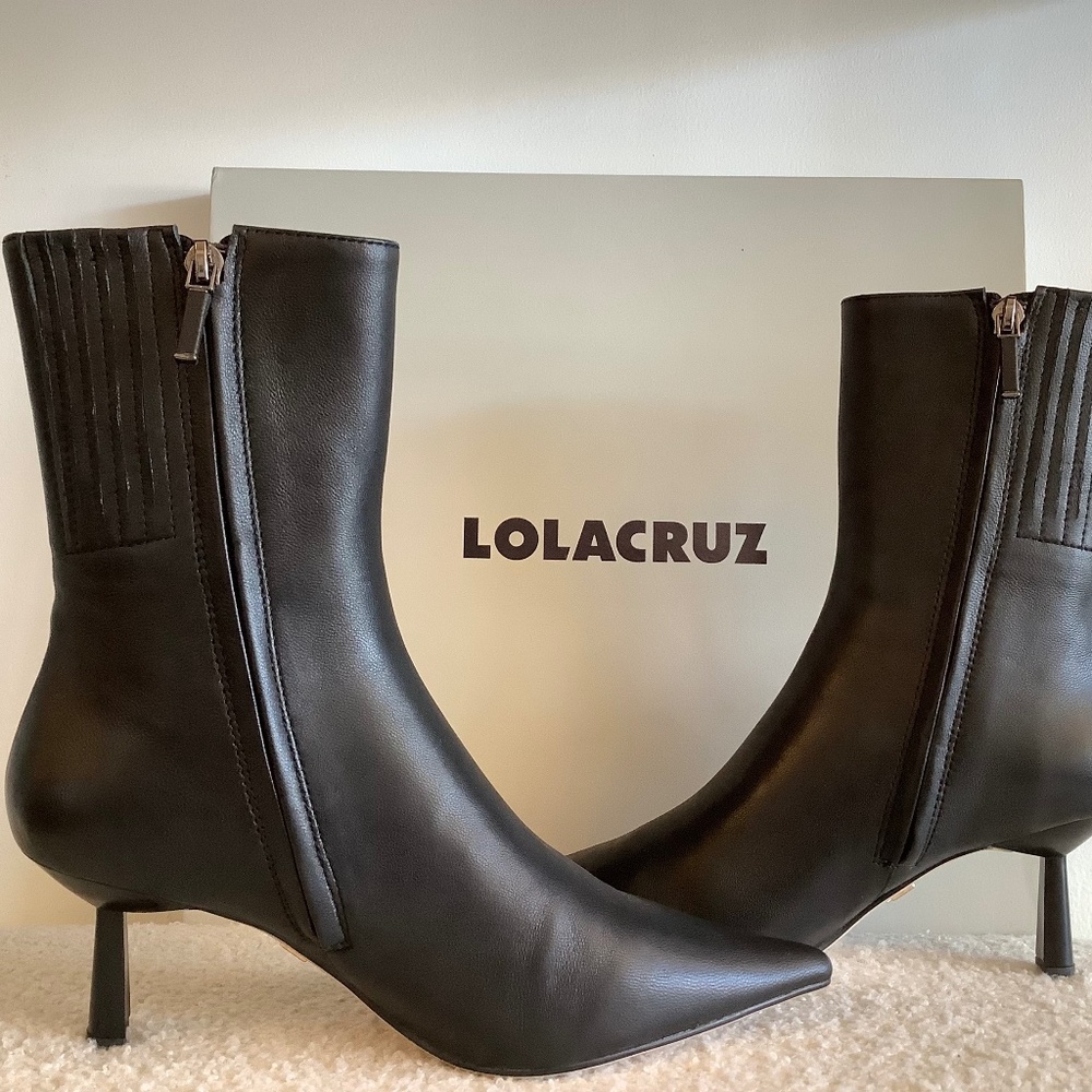 Lola Cruz- 012T14BK- Black